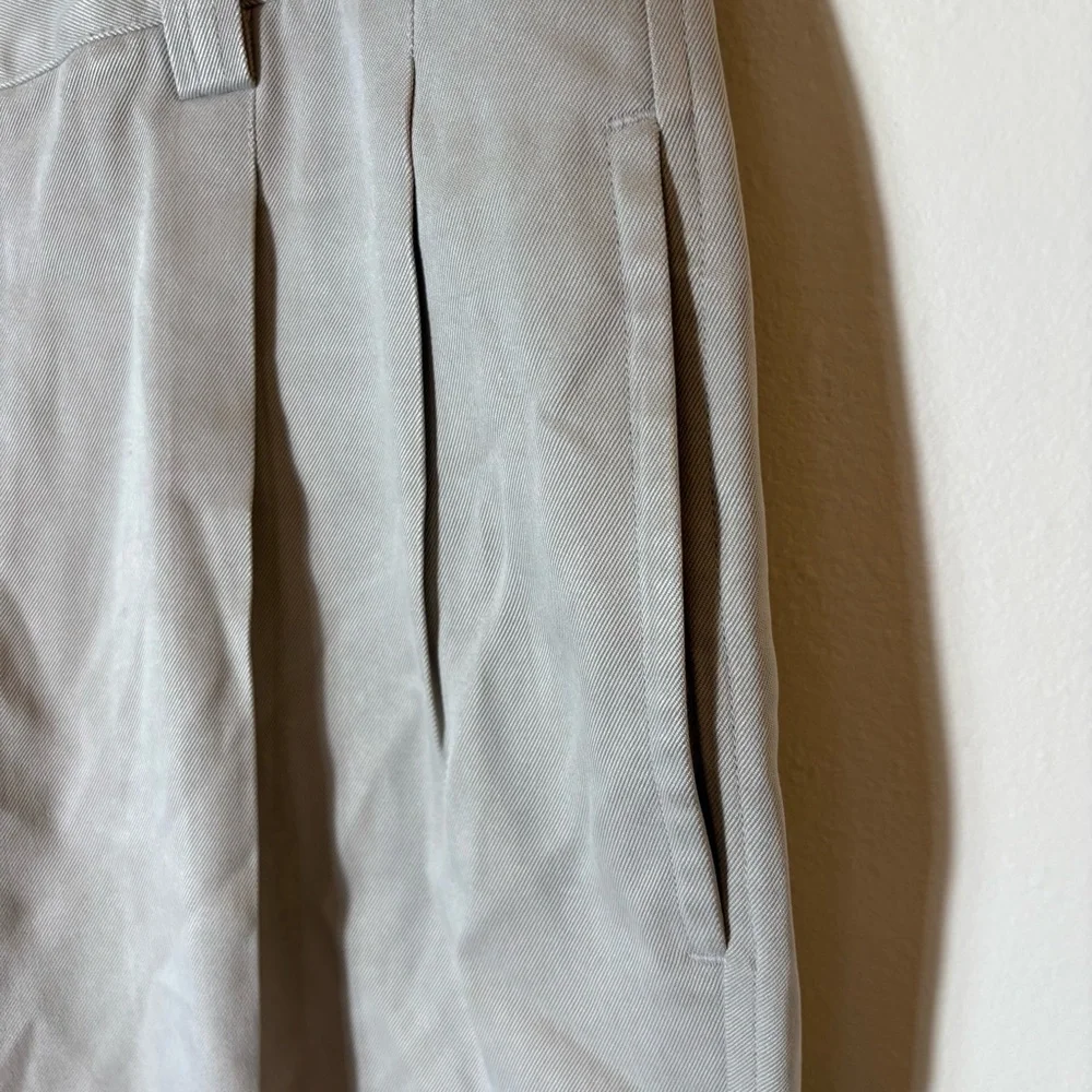 Tommy Bahama 100% Silk‎ Pleated Shorts Gray Size 34